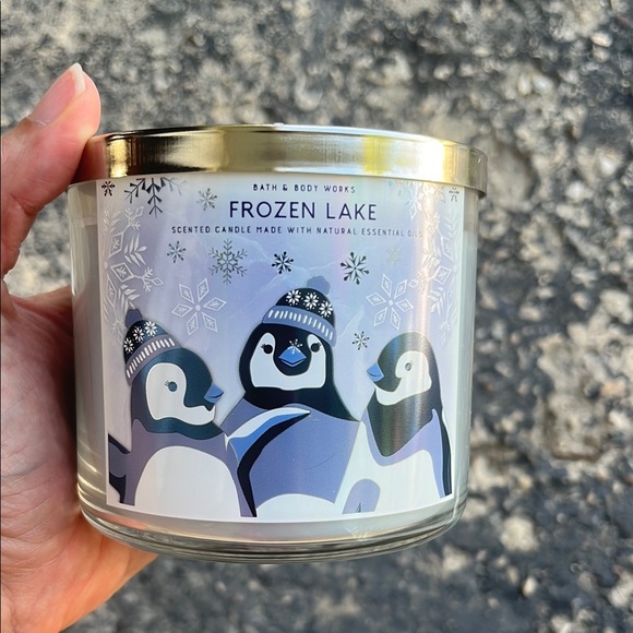 New Bath & Body Works Blue and Silver Candle Frozen Lake - Picture 1 of 10